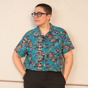 Wildfang Essential Short Sleeve Button Up Shirt Size Medium Print‎ Blue Peach